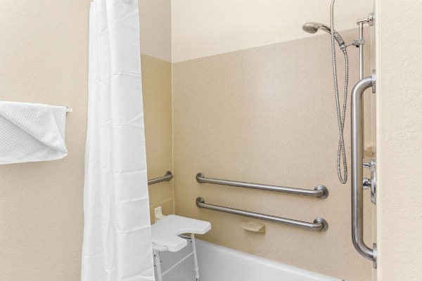 Comfort Suites Grayslake Near Libertyville North image 11